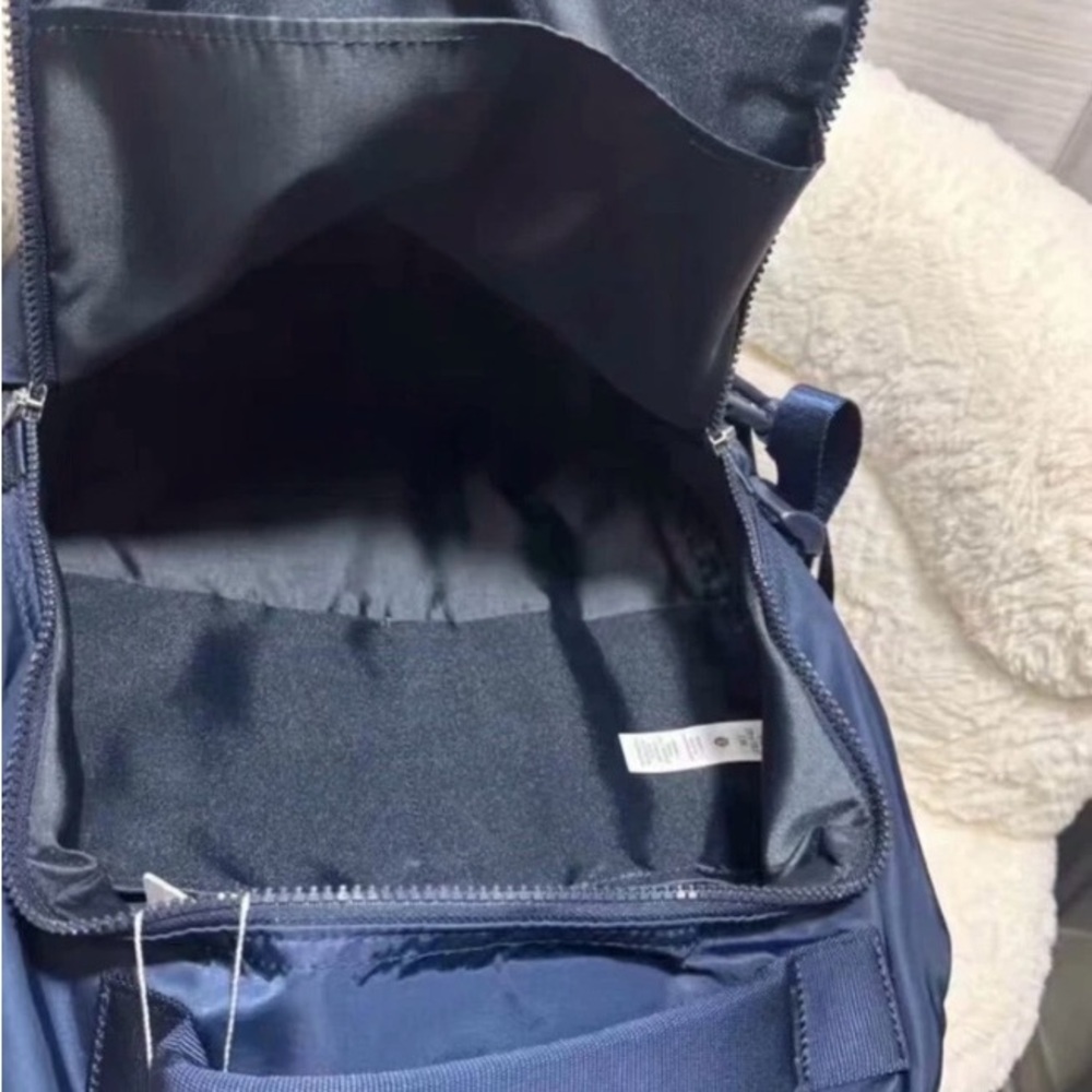 lululemon NWT Crew Backpack - Picture 4 of 9